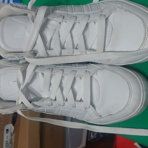 SNEAKER - Picture 3 of 4